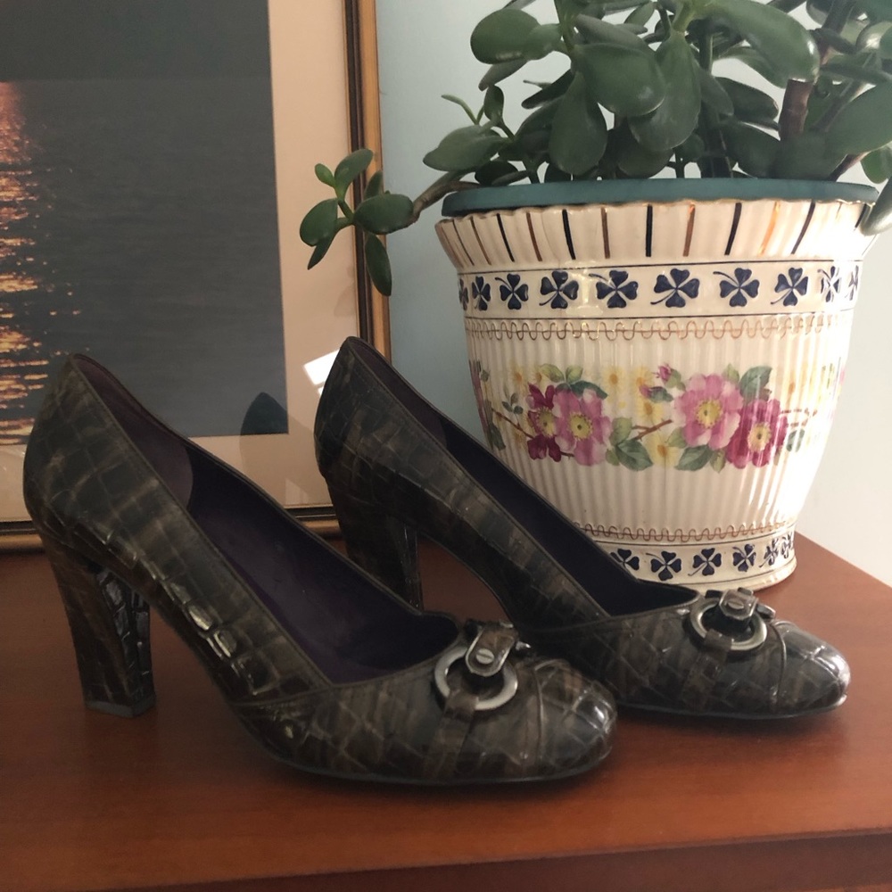 Brown croc design shoes size 8